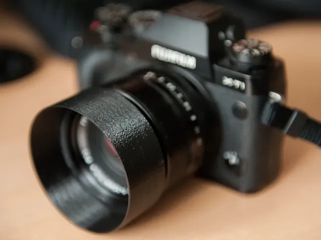 Reversible lens hood for Fuji 35mm F/1.4