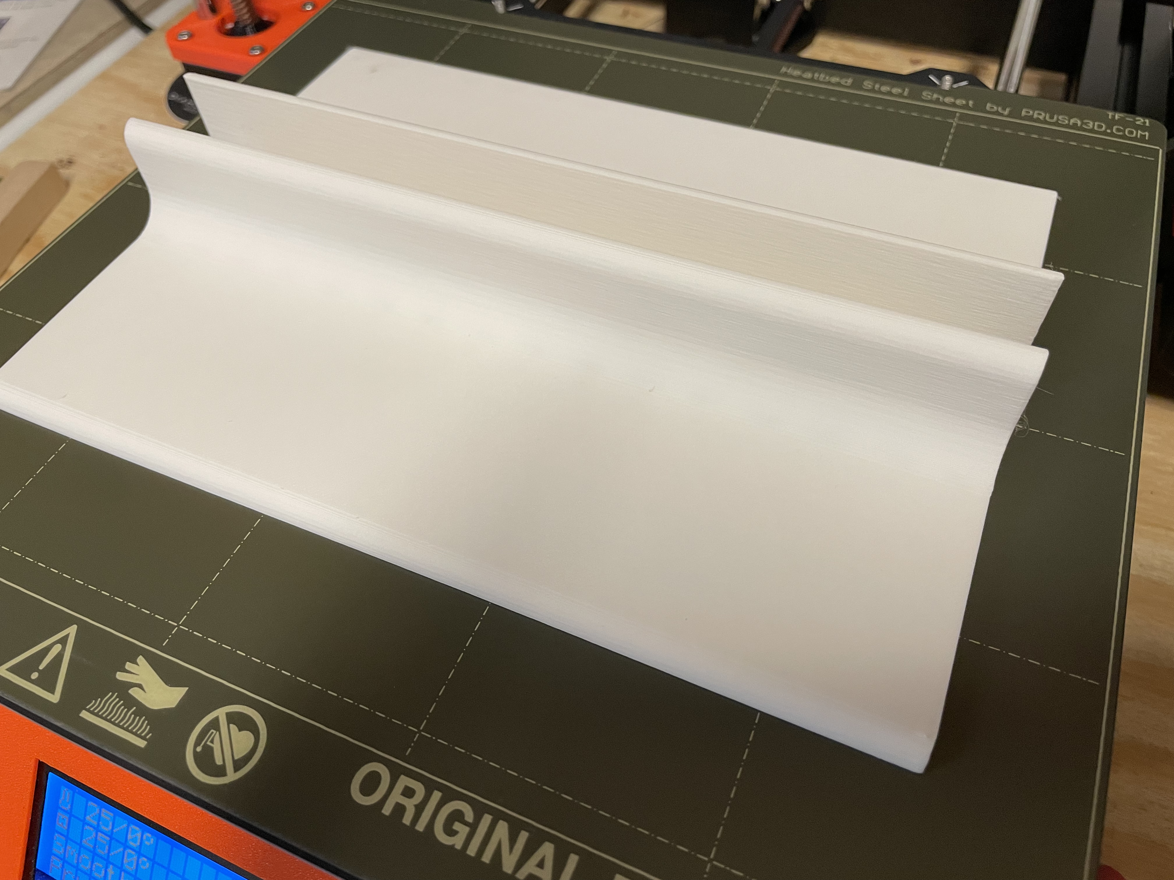 Miniatura 2 do modelo 3D Simple Shelf for Bed