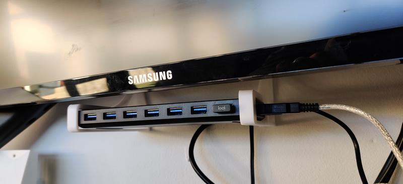 TPLINK USB hub wall holder
