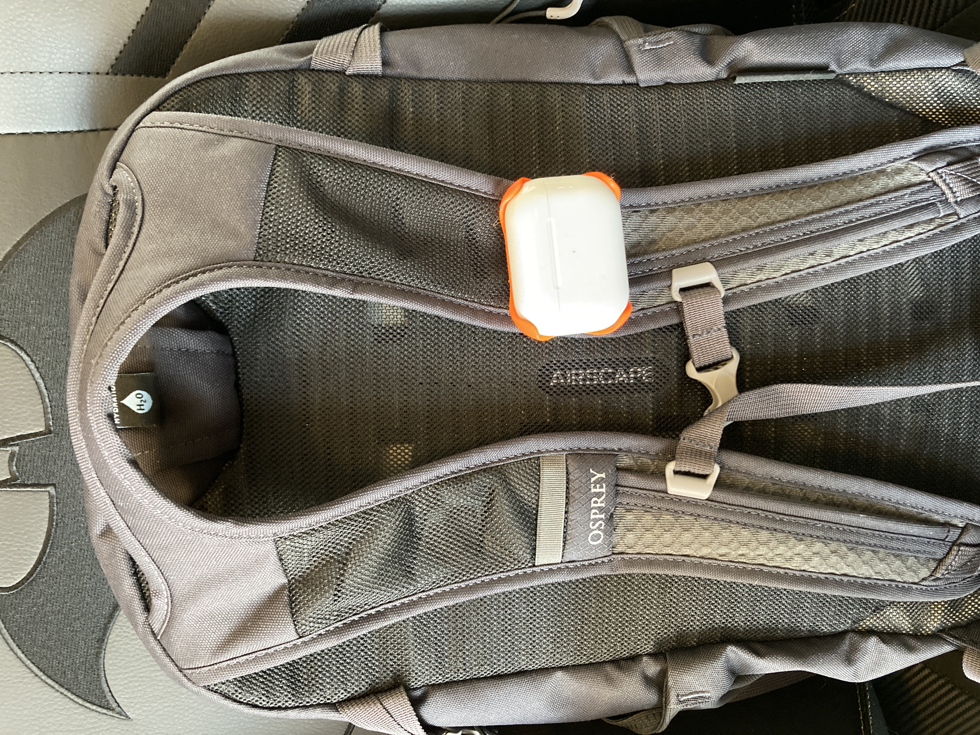 AirPods Pro Case Osprey Daypack Clip