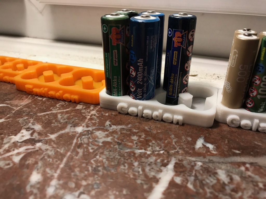 Batterie Halter - Entladen - Geladen