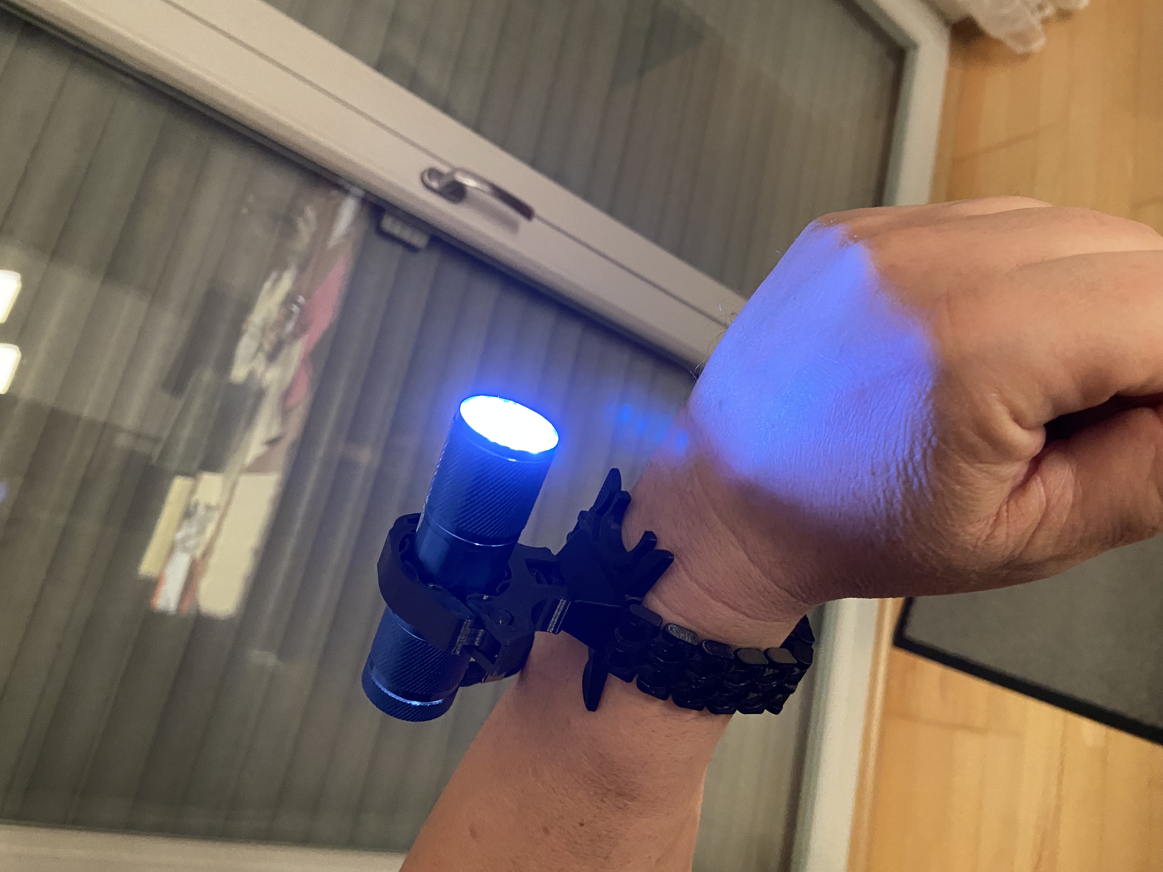 Flashlight wrist chain