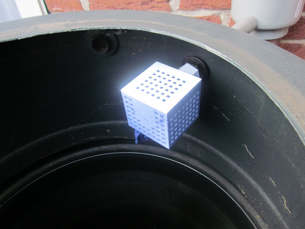 Water filter for rain barrel