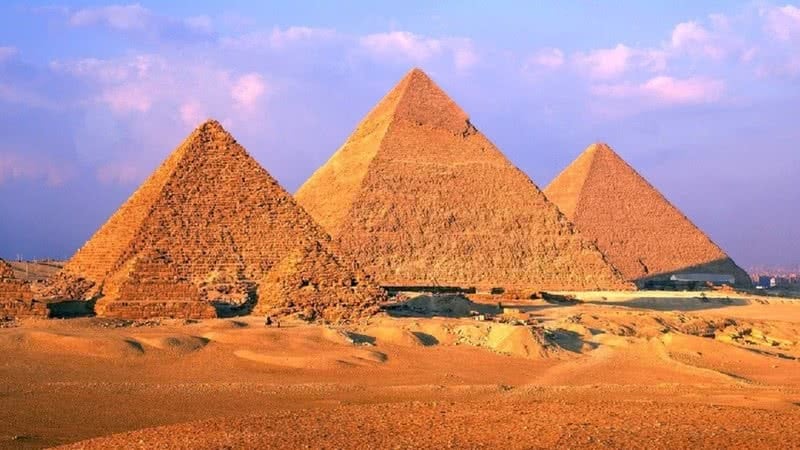 Pyramids of Giza Low Poly