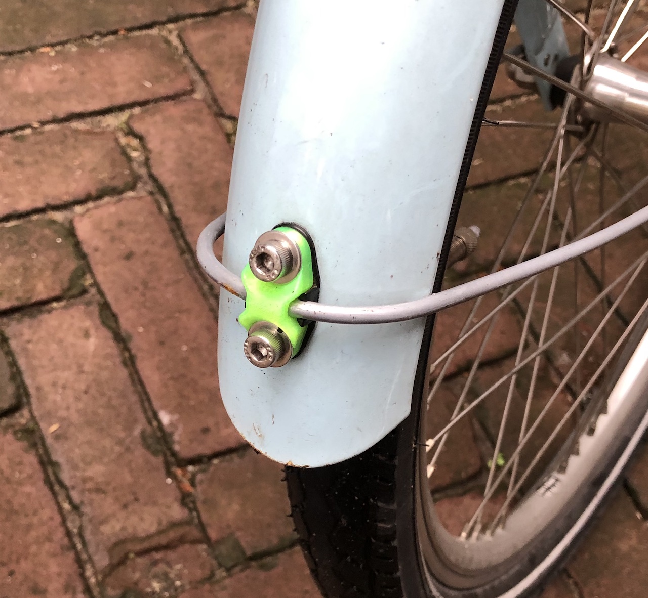 Gazelle bicycle mudguard fastening clip / spatbord klem