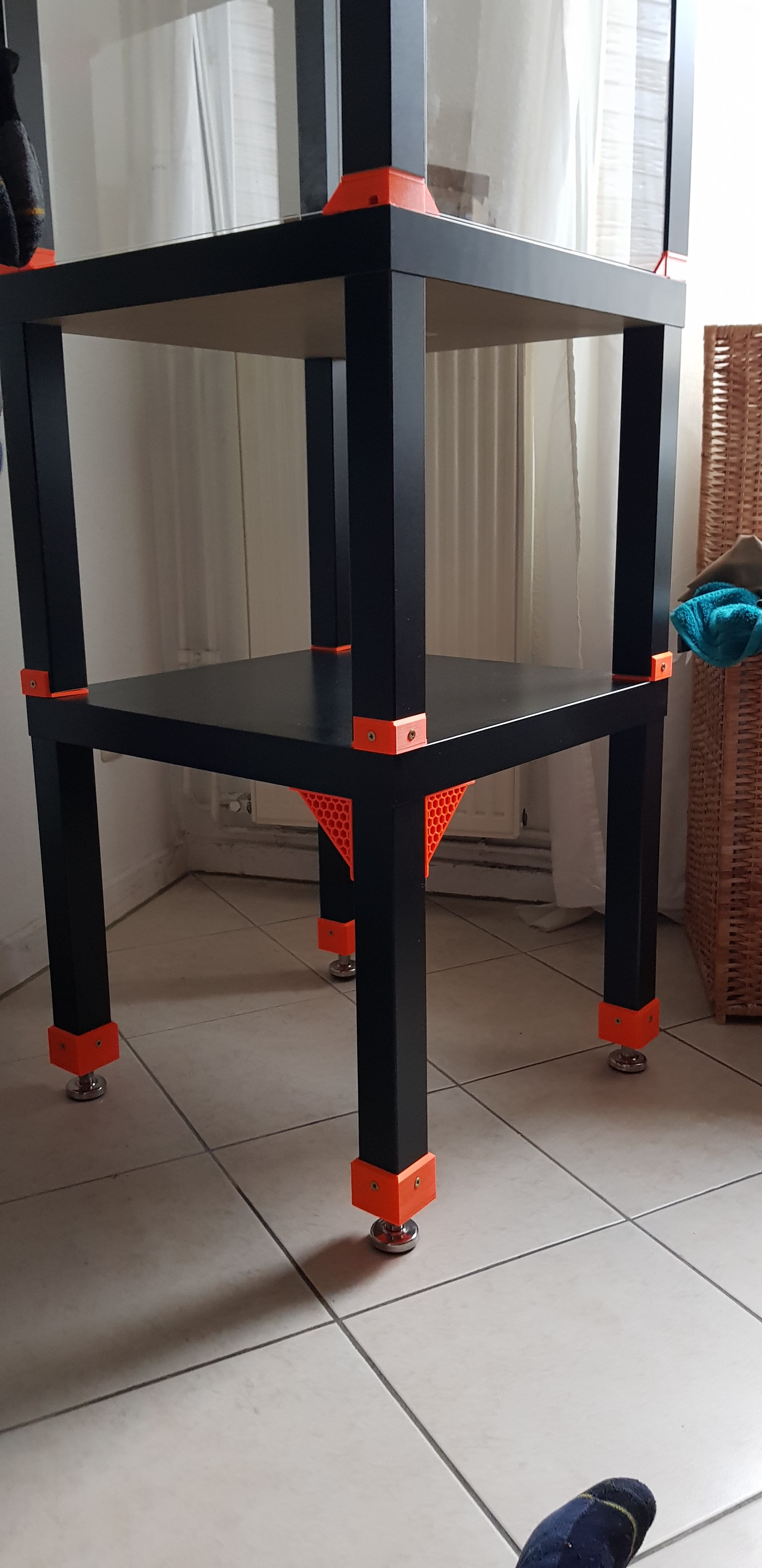 Miniatura 3 do modelo 3D Angle bracket with hexgon pattern for Ikea lack enclosure