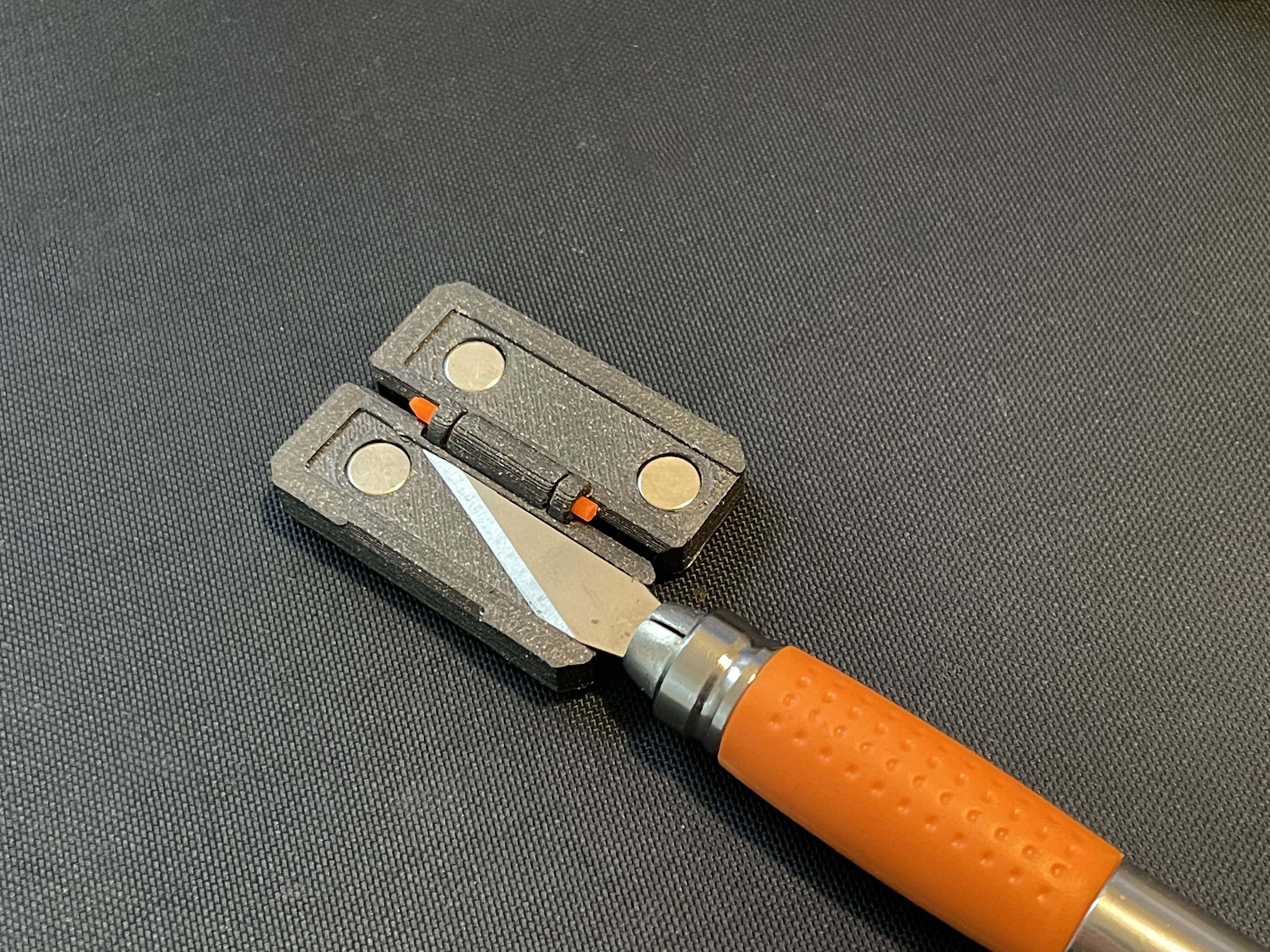 Fiskars detail knife magnetic tip protector