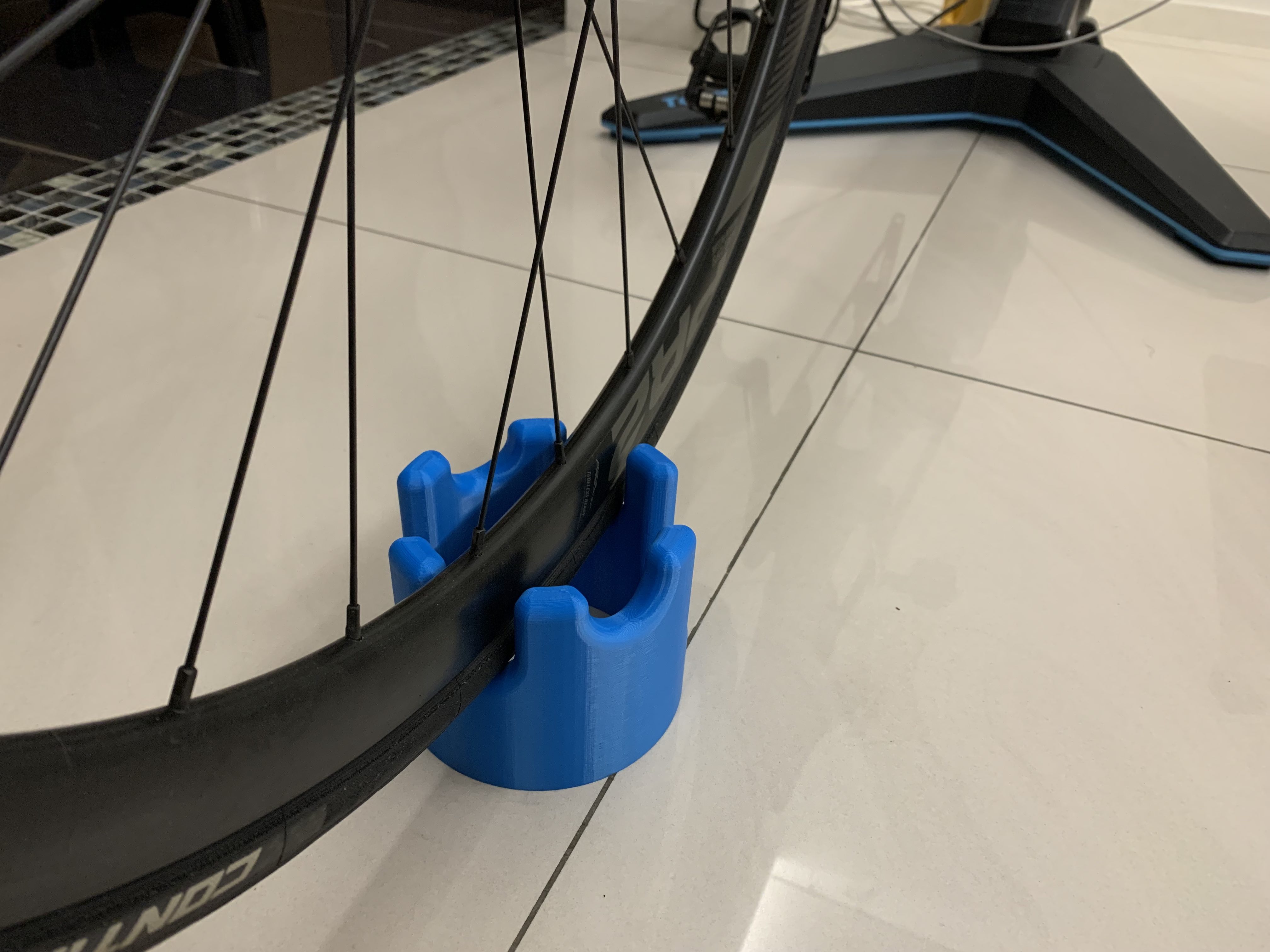 Front wheel support for indoor bike trainer