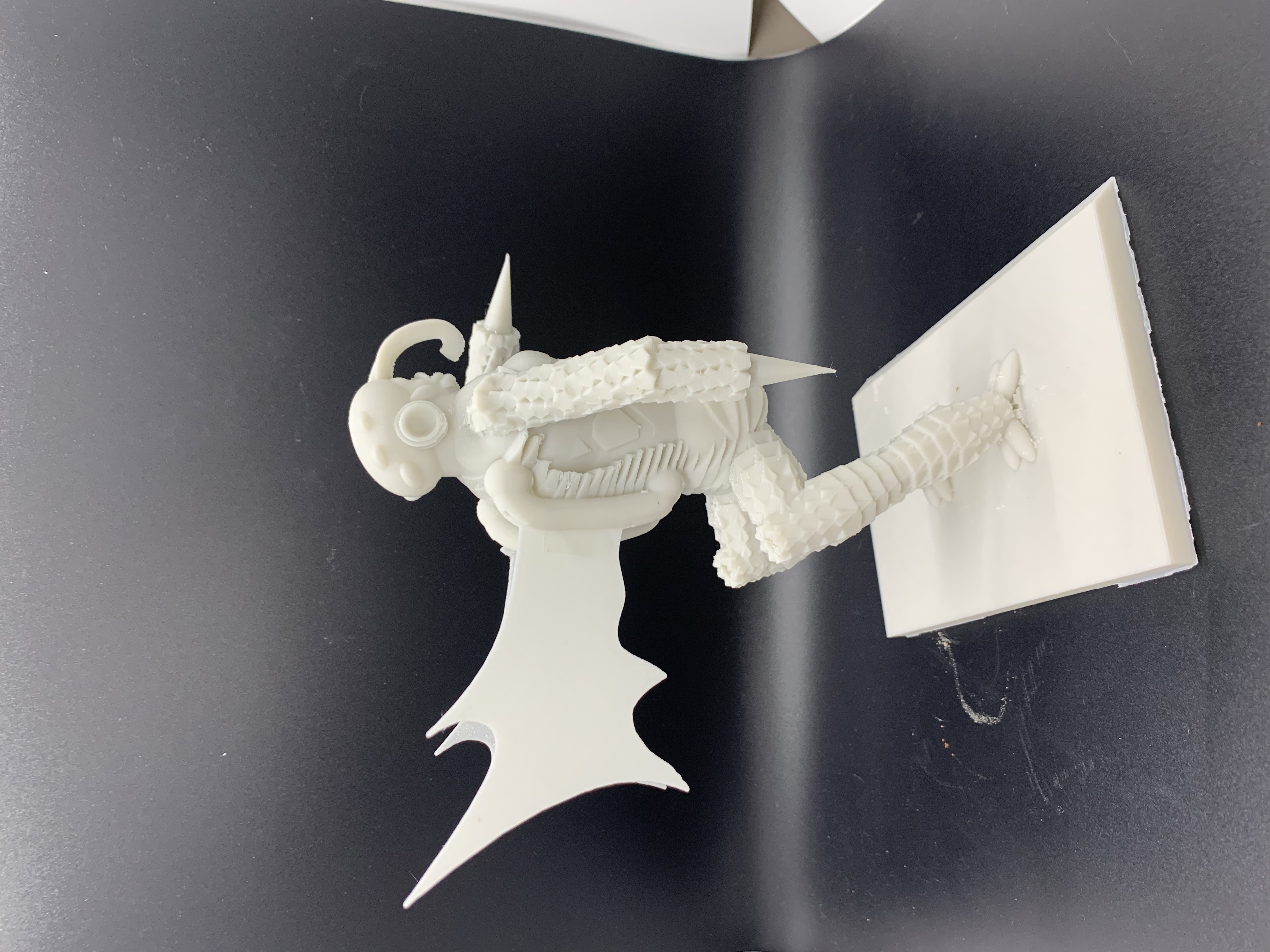 DRU the genetically engineered Alien statue — miniatura 7