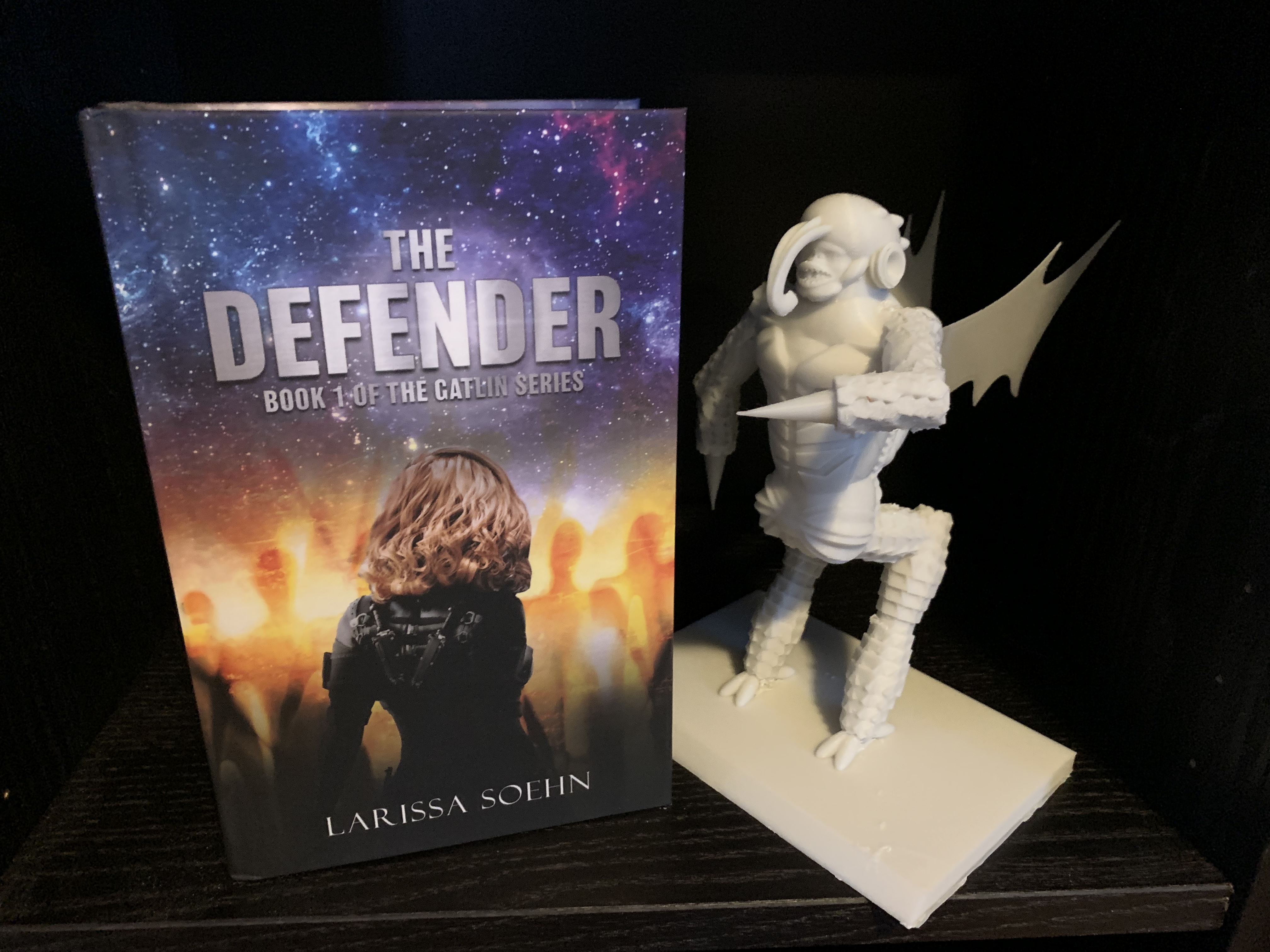 DRU the genetically engineered Alien statue — miniatura 2