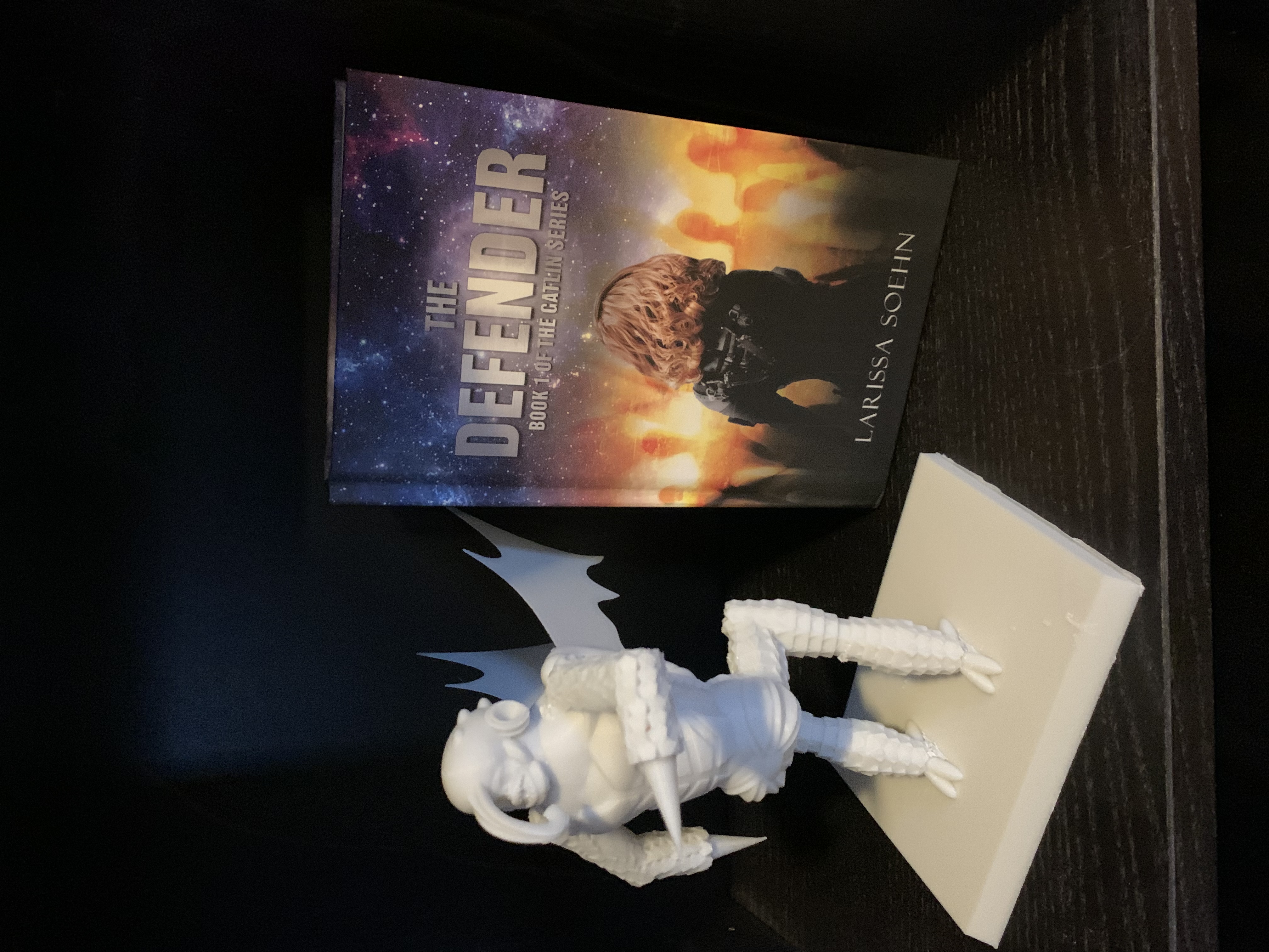 DRU the genetically engineered Alien statue — miniatura 8