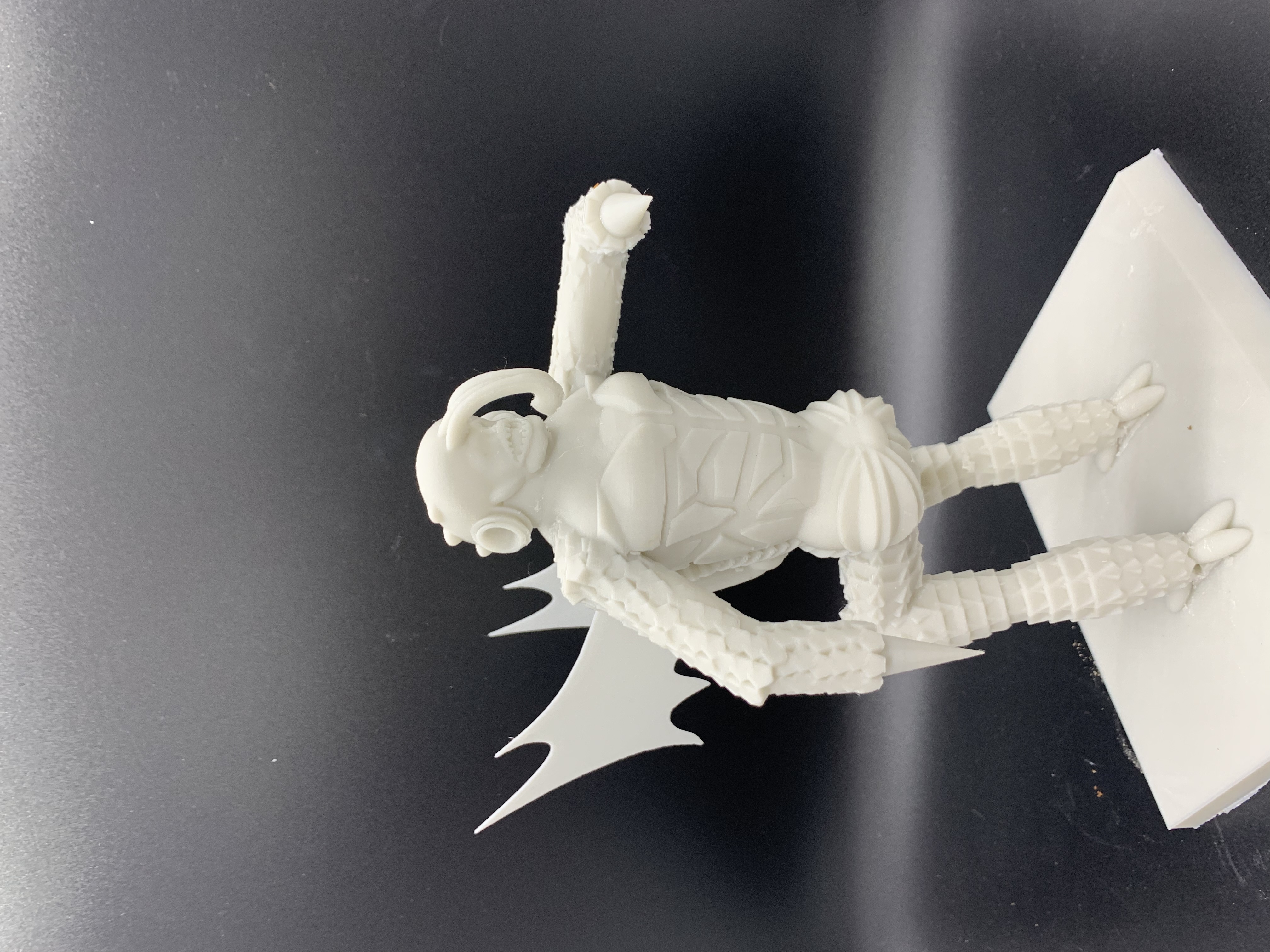 DRU the genetically engineered Alien statue — miniatura 14