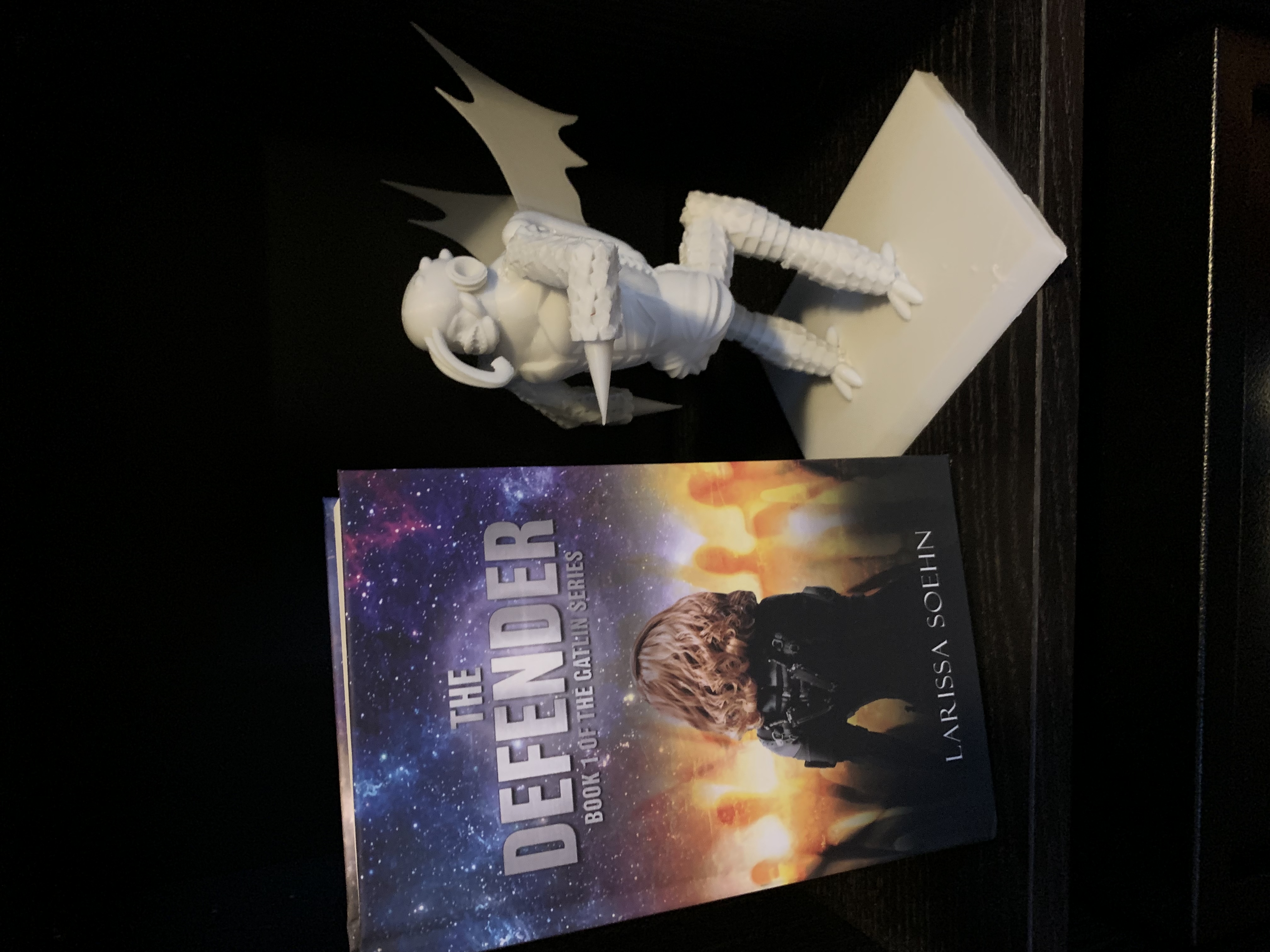 DRU the genetically engineered Alien statue — miniatura 20