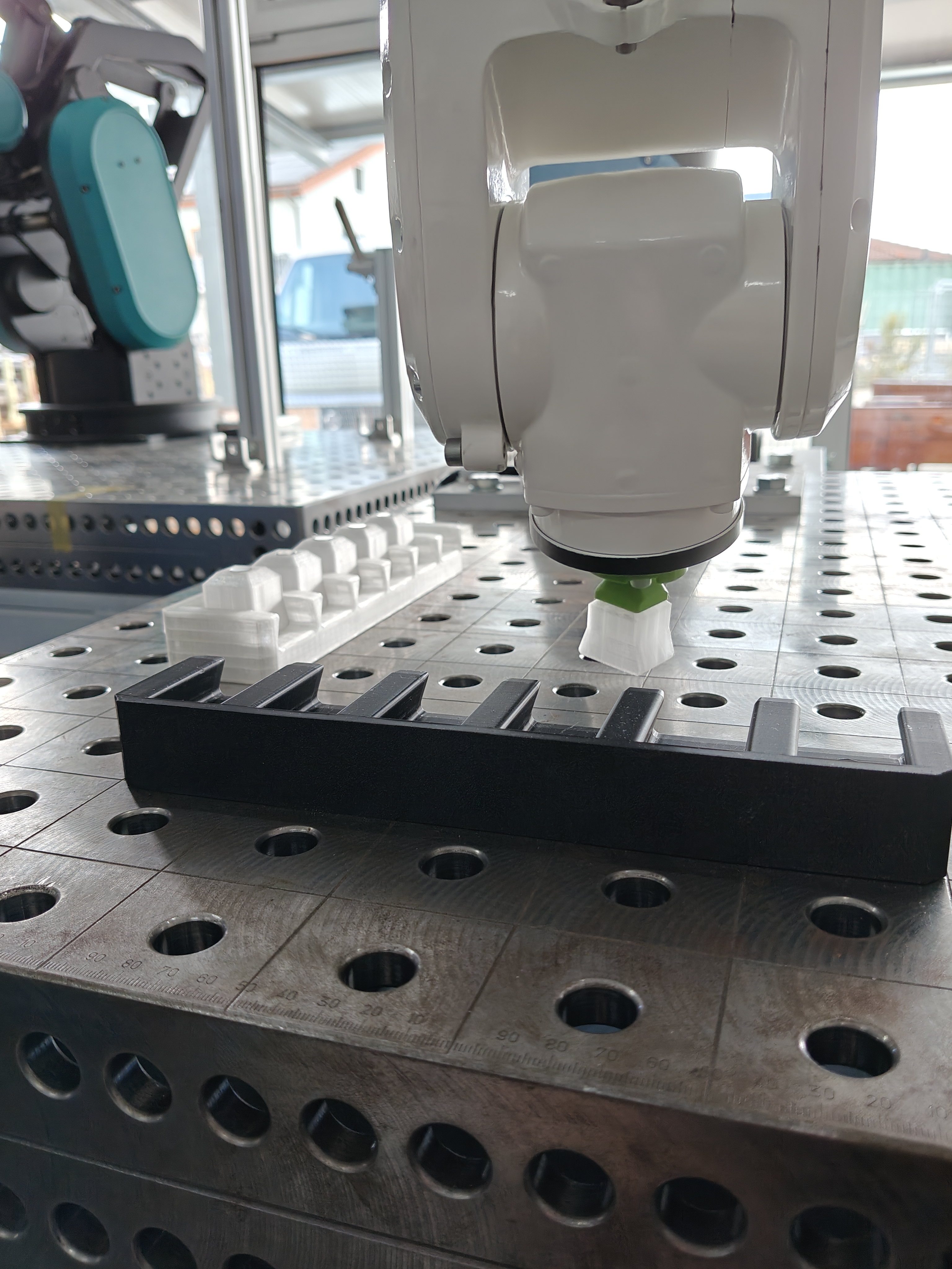 magnetic palletizing test for robots — thumbnail 2