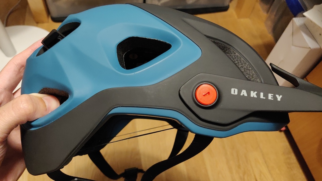 Oakley DRT5 helmet visor nut