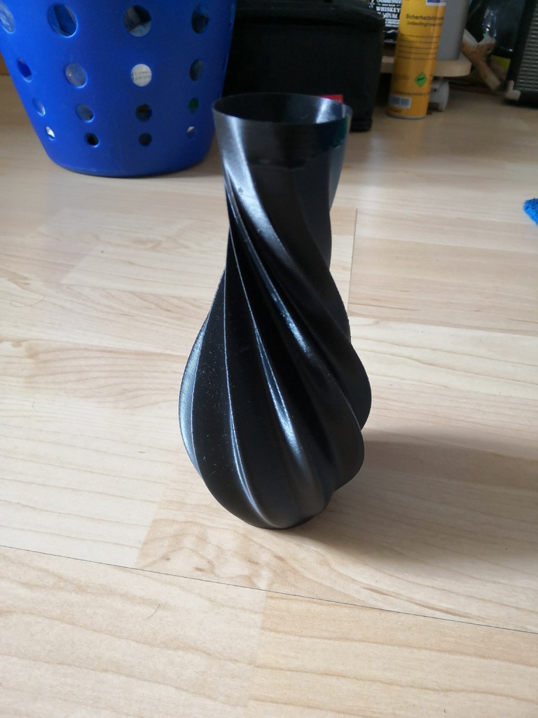 Miniatura 2 do modelo 3D Twisted Silk Vase
