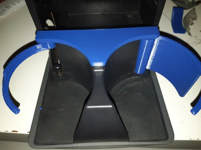 Nissan Titan 2006 Cup holder