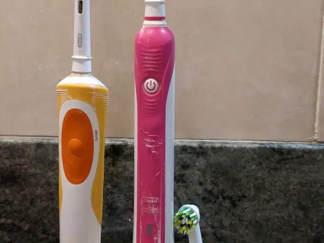 Support for Oral B brushes and refills