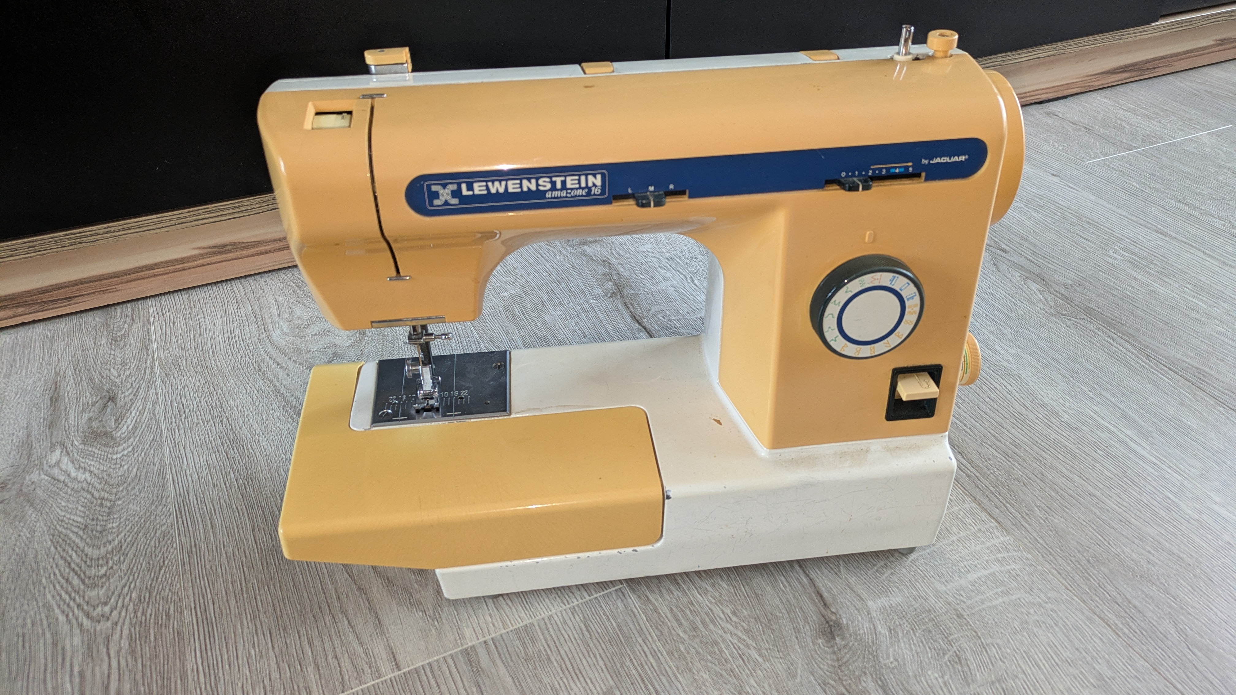 Spare feet for Lewnstein sewing machine