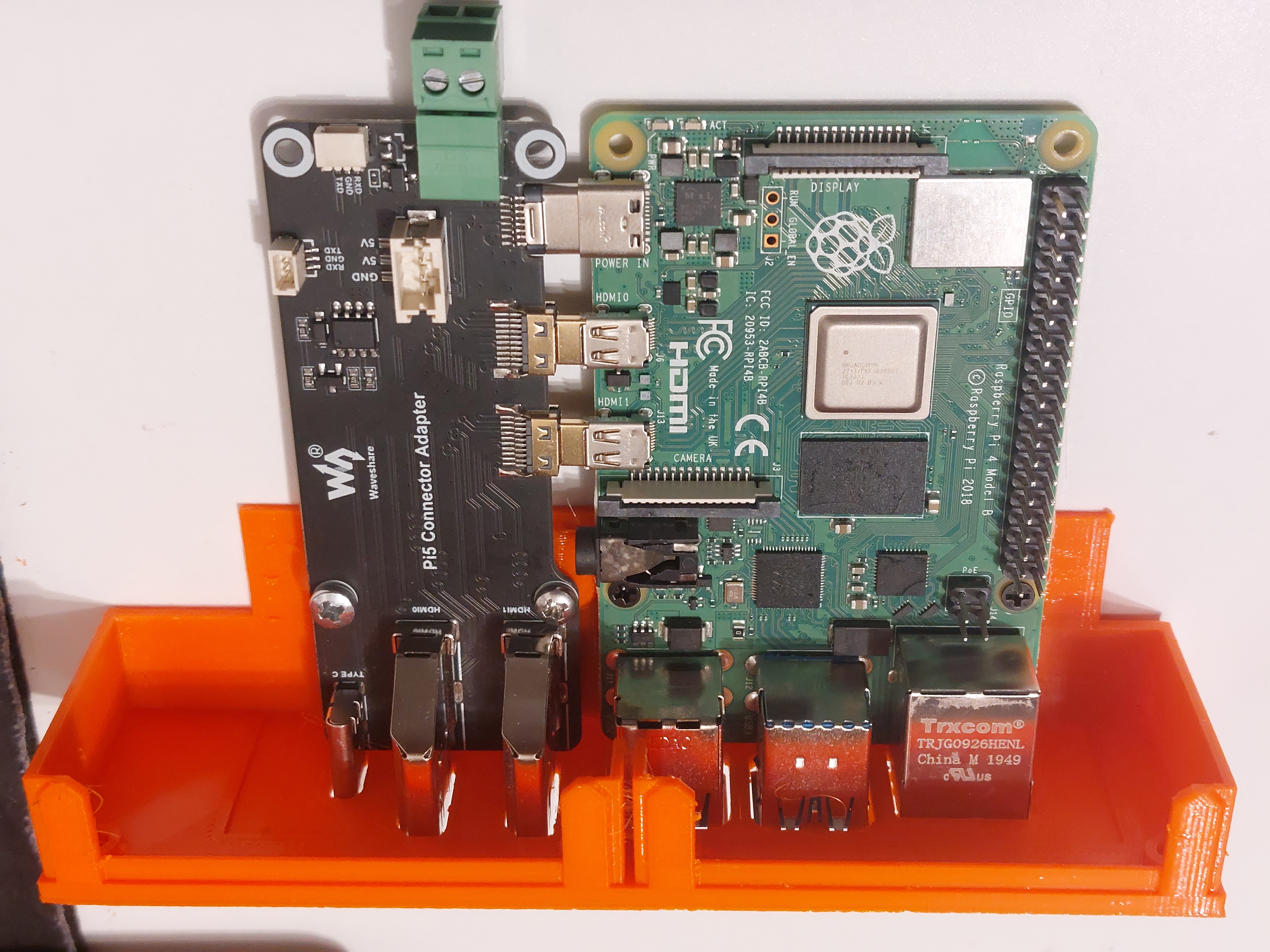 Raspberry pi 4 + waveshare connector adapter rack insert