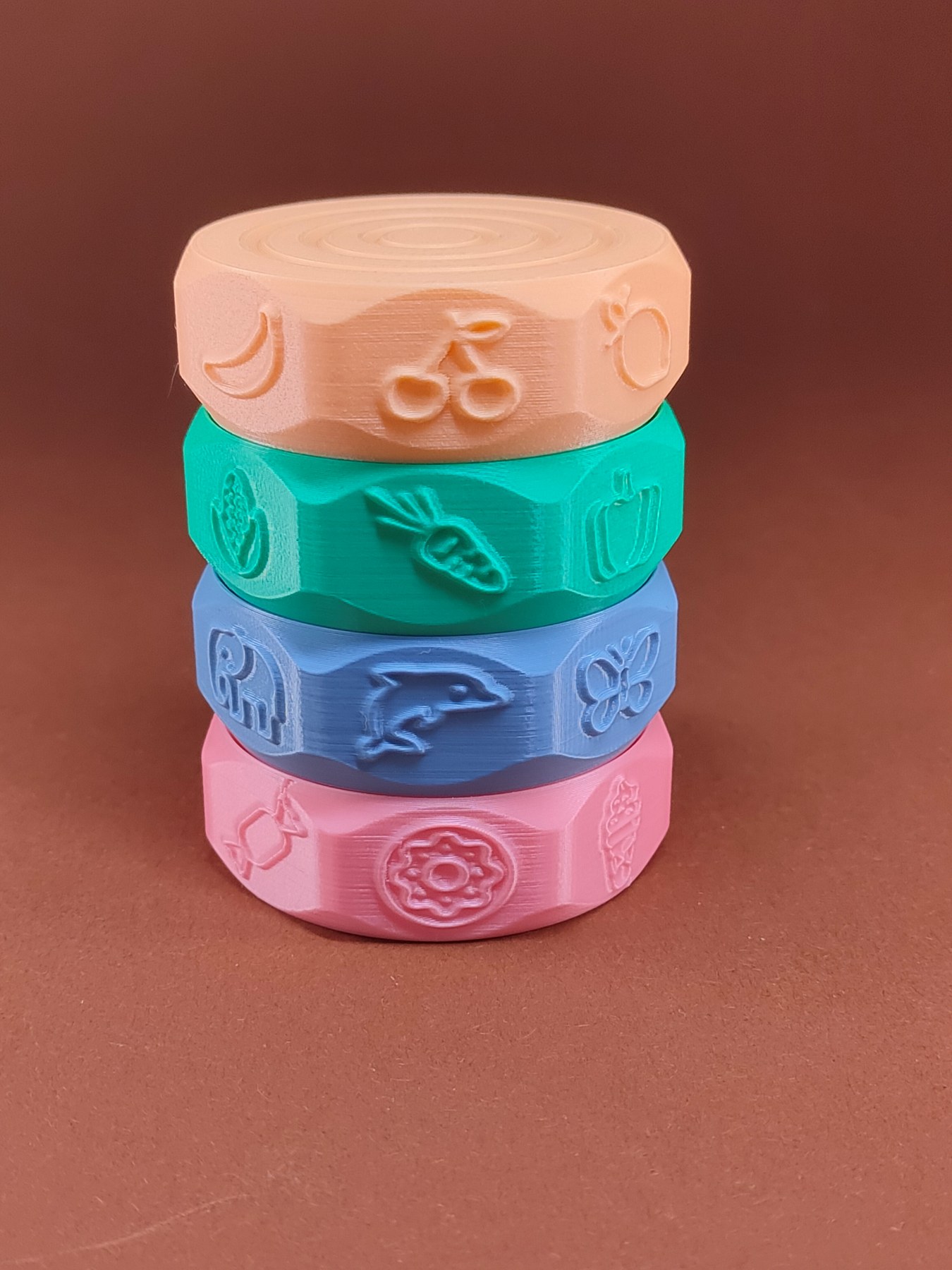 Fun spinning roller with different patterns