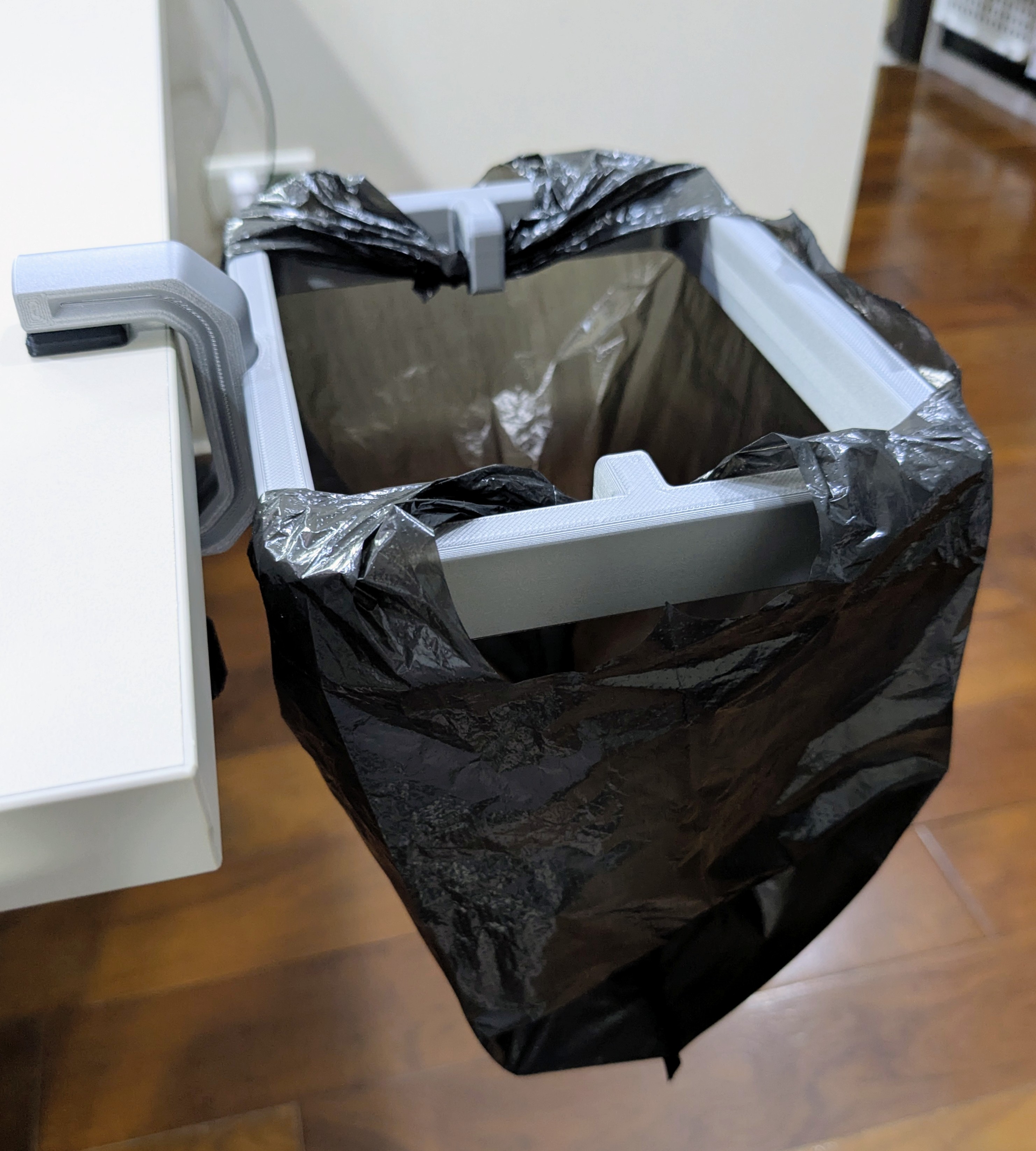 Deskside trash bag holder - 1 clamp