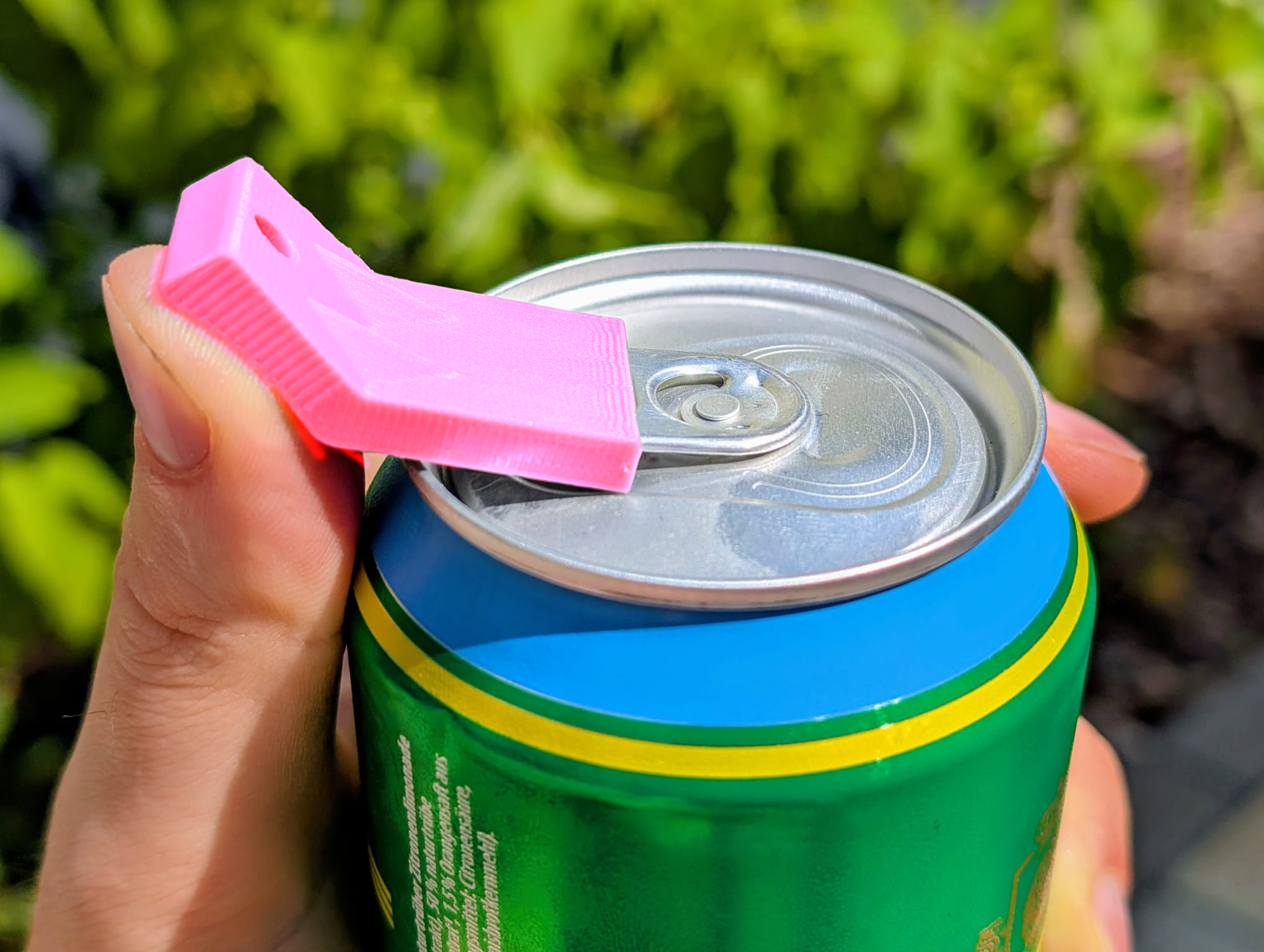 Can Tab Opener against broken Nails and Nail Polish