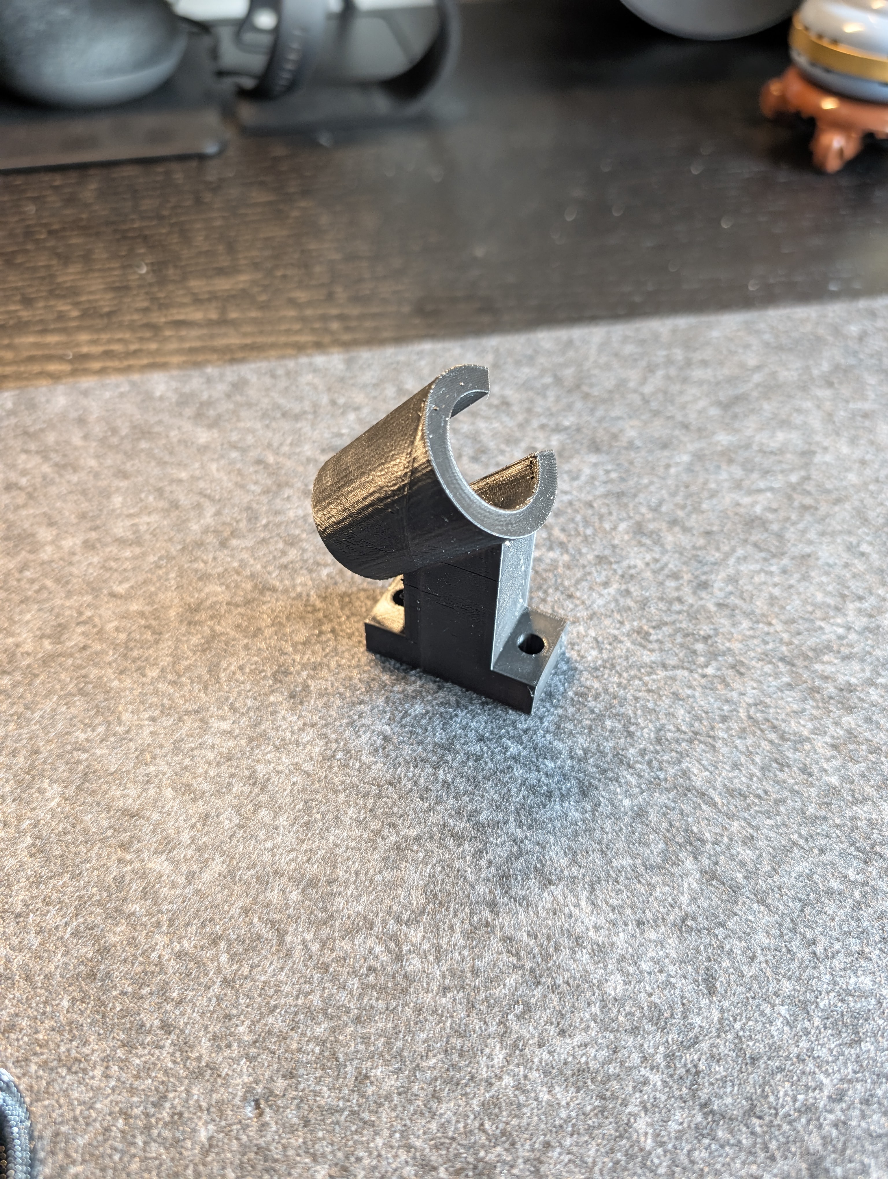 Showerhead mount