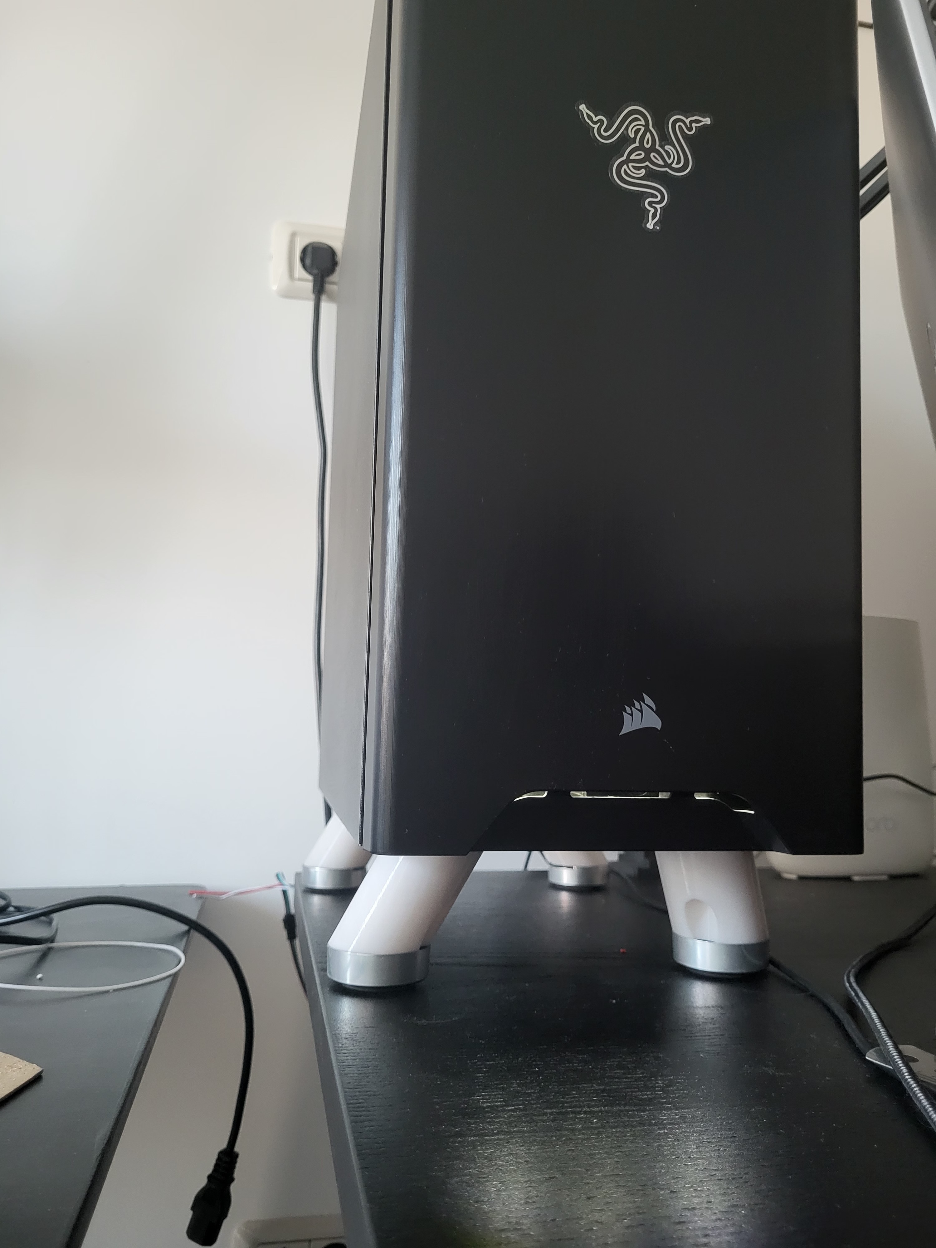 Extended legs for Corsair 275Q Carbide Series CASE