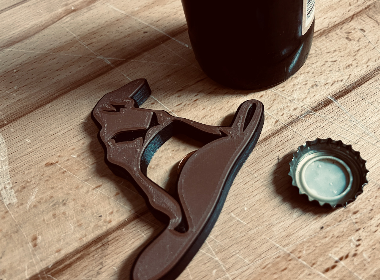 Miniatura 3 do modelo 3D Sorting Hat Bottle Opener
