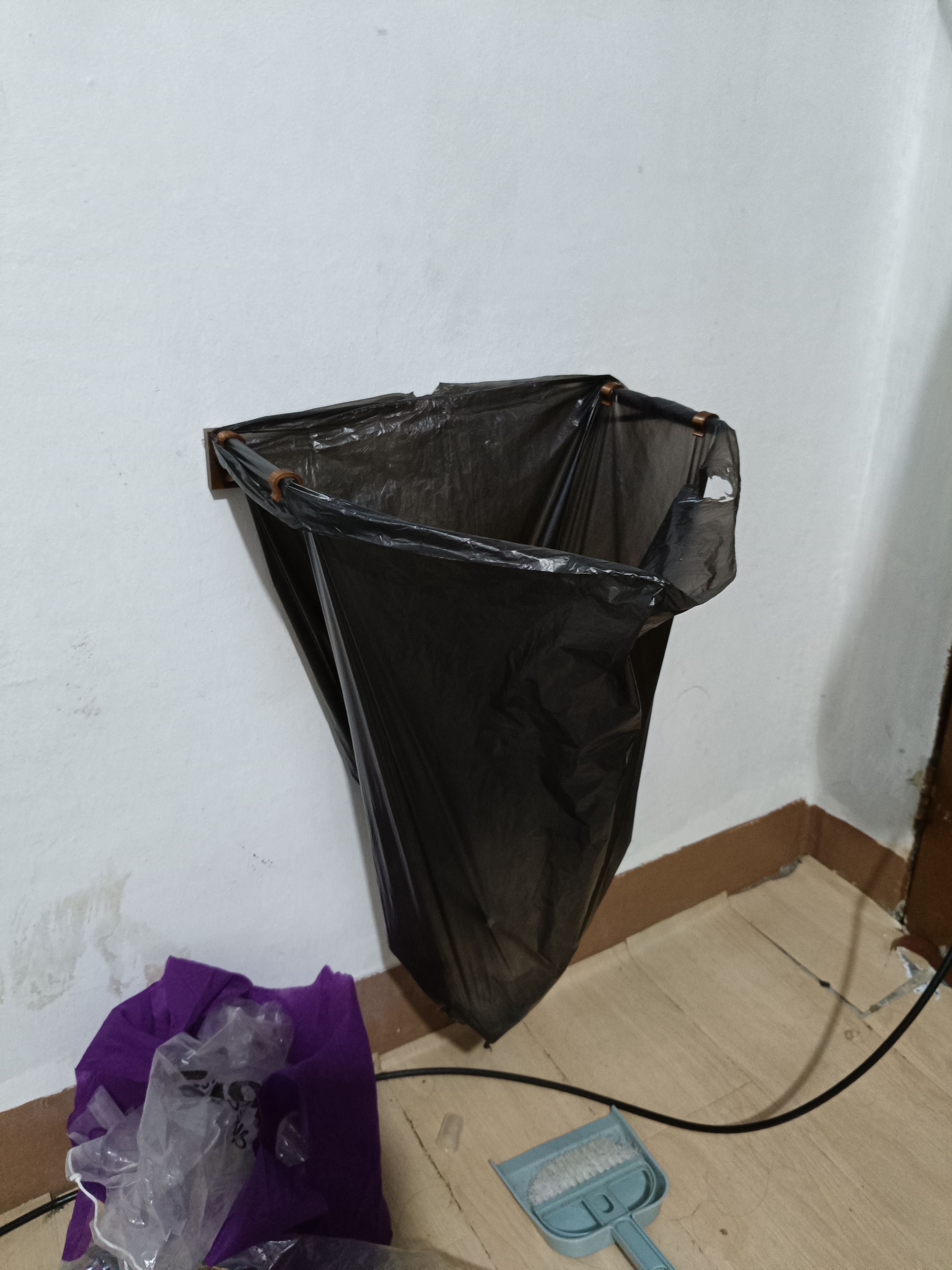 Very simple garbage bag and plastic bag holder