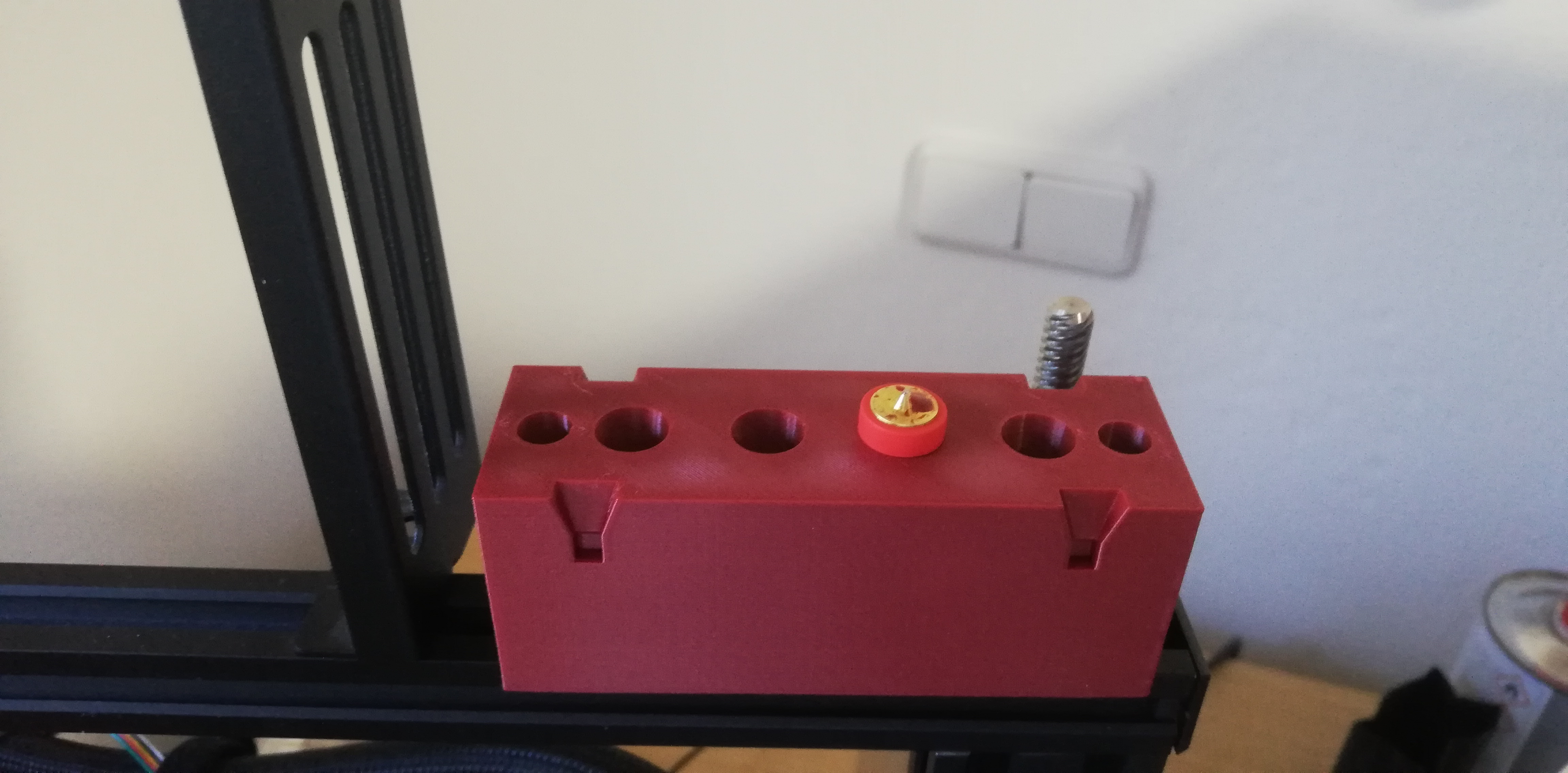 revo nozzlebreak holder with cover for extrusion profiles