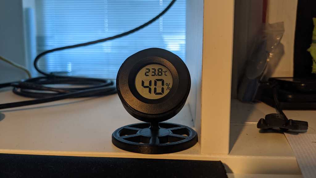Stand for thermometer hygrometer