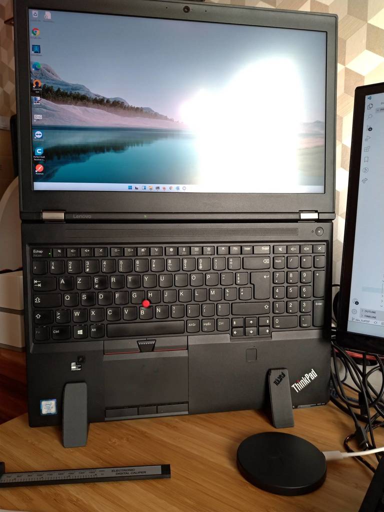 Thinkpad P51 vertical stand