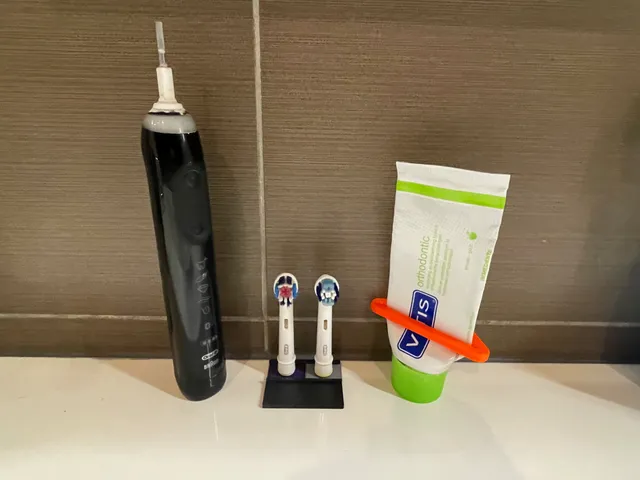 Tootbrush head holder (Oral-b)