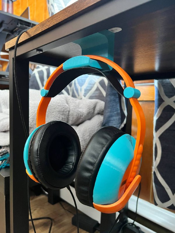 Headphone hook under table/shelf by A MACHINE FOR BEES Download