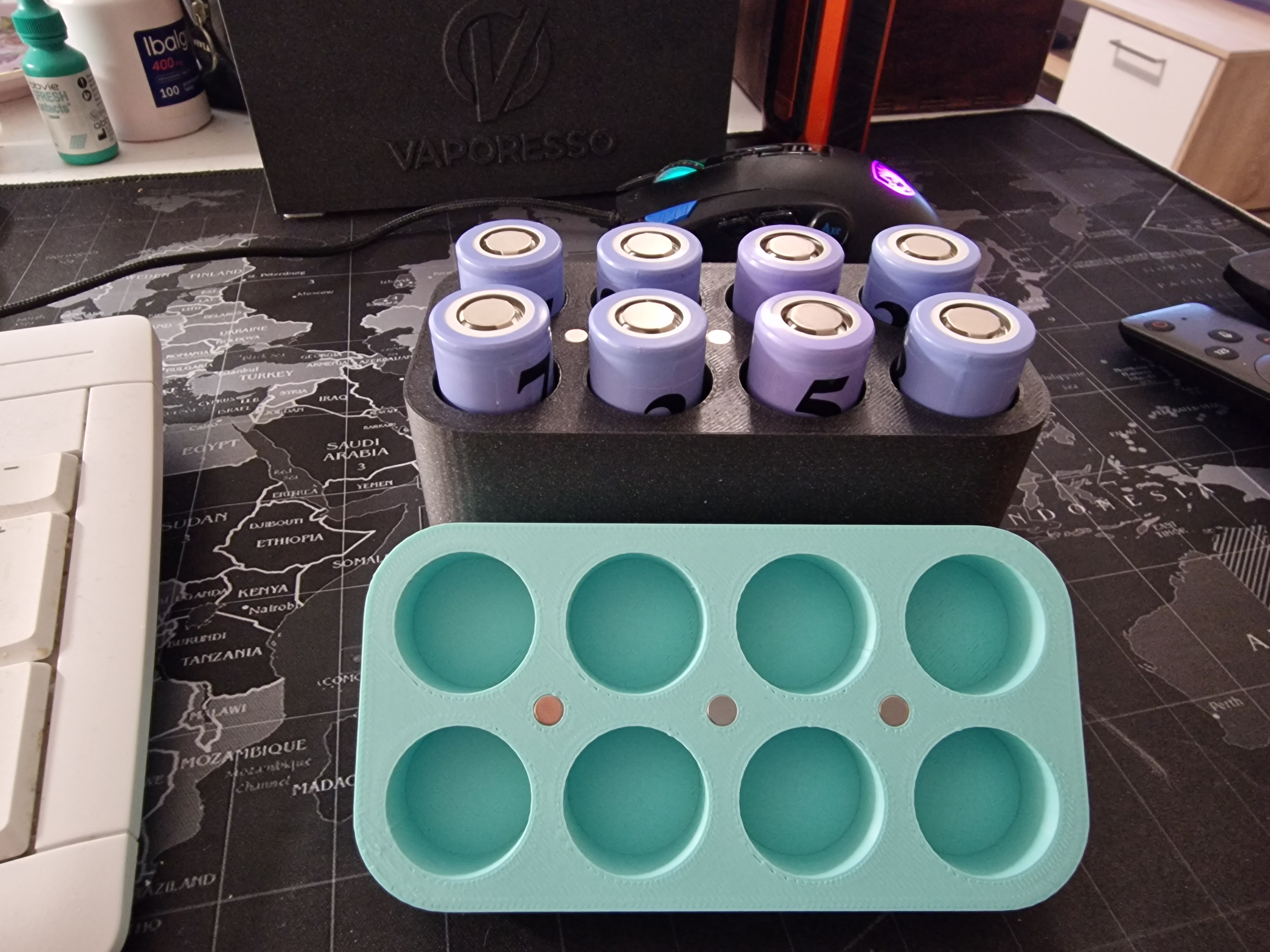 krabička na 8 baterií 21700 (box for 8 21700 batteries)