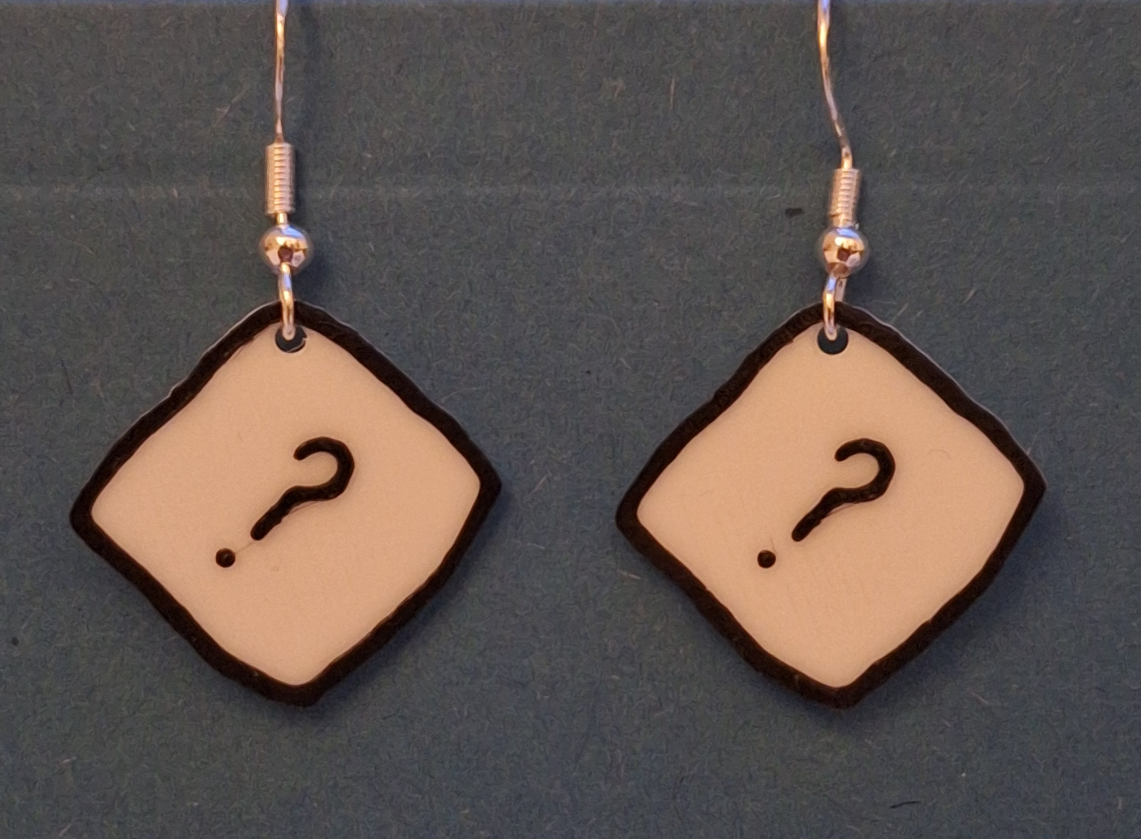 Loveless Alice Oseman earrings / keychain