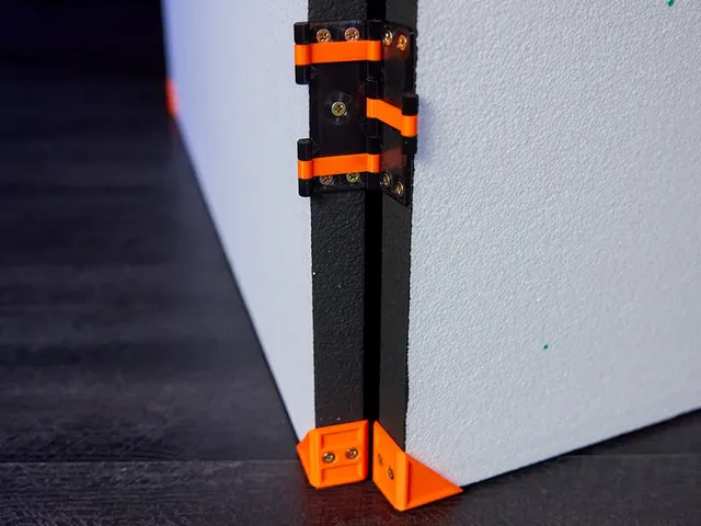 Studio VFLAT folding screen hinge
