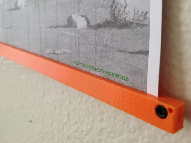 Clamp-on Poster Hanger