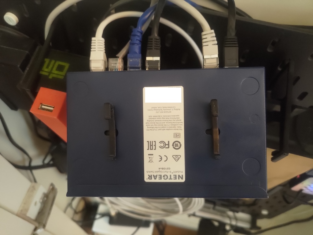 Netgear GS108 Skadis holder