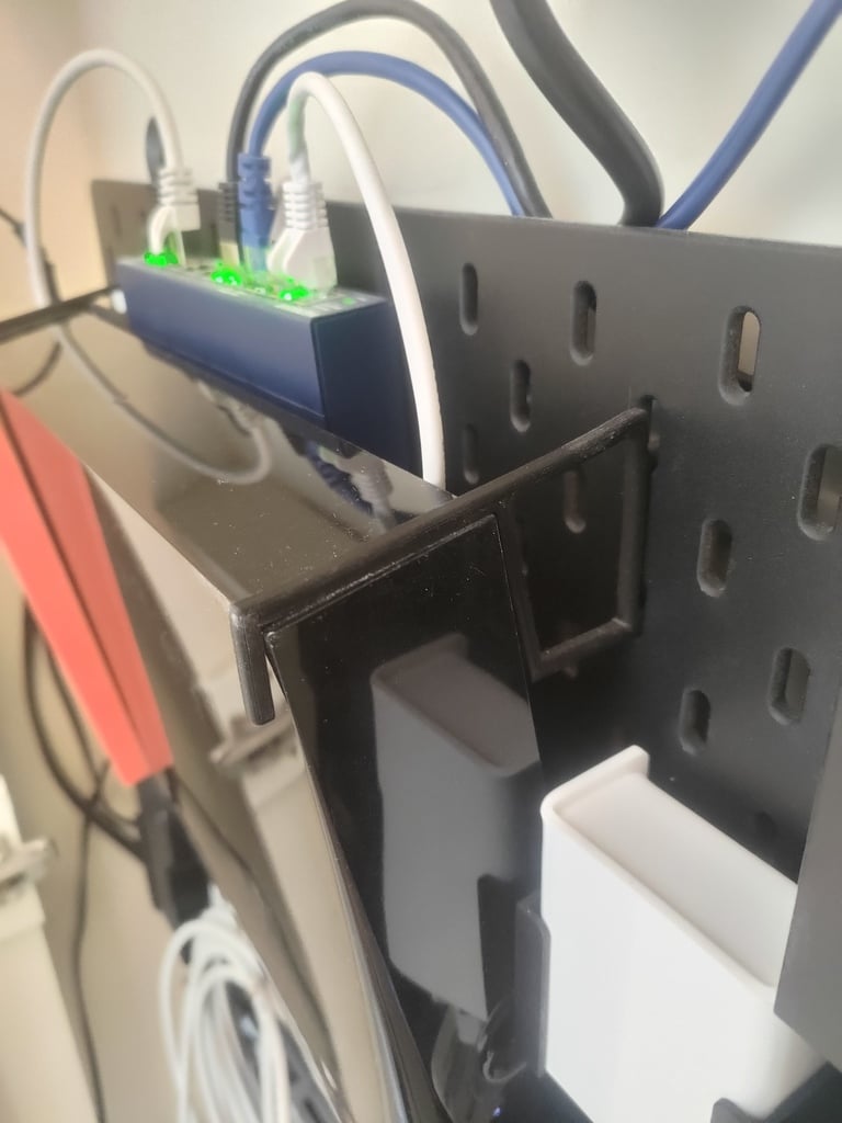 Freebox Revolution Skadis holder