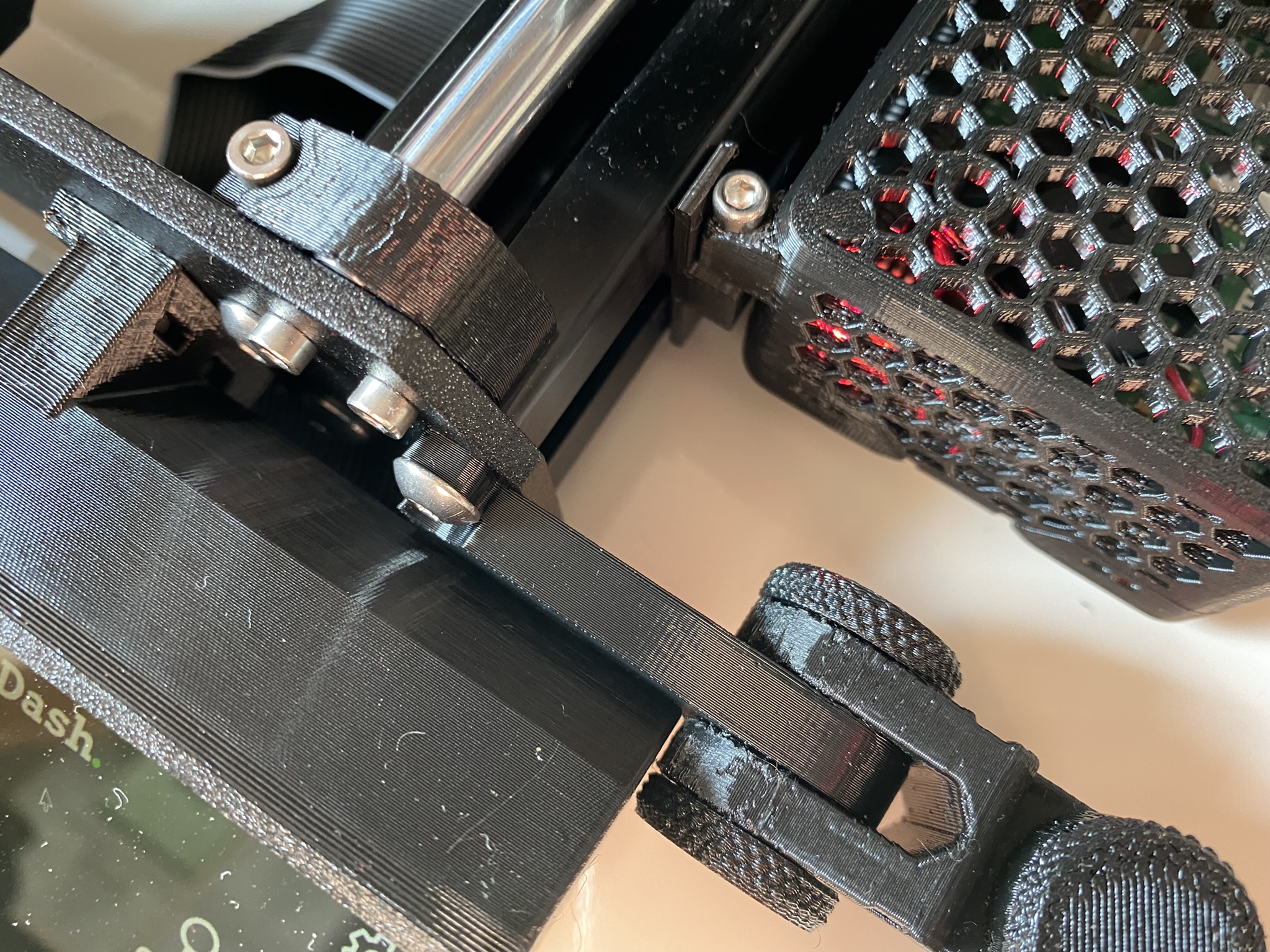 Y-Rail Adapter modified for usage with Hyperpixel 4