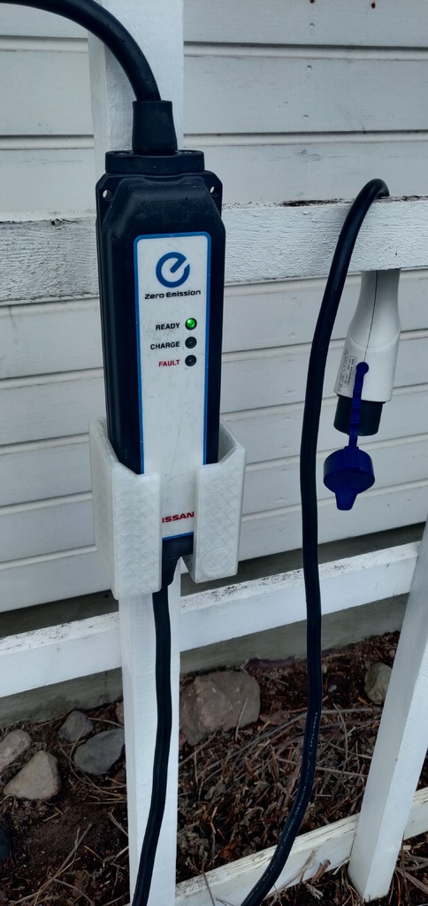Nissan Leaf EV charger wall mount