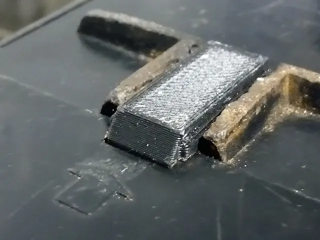 TESLA Kvintet - Replacement battery cover latch