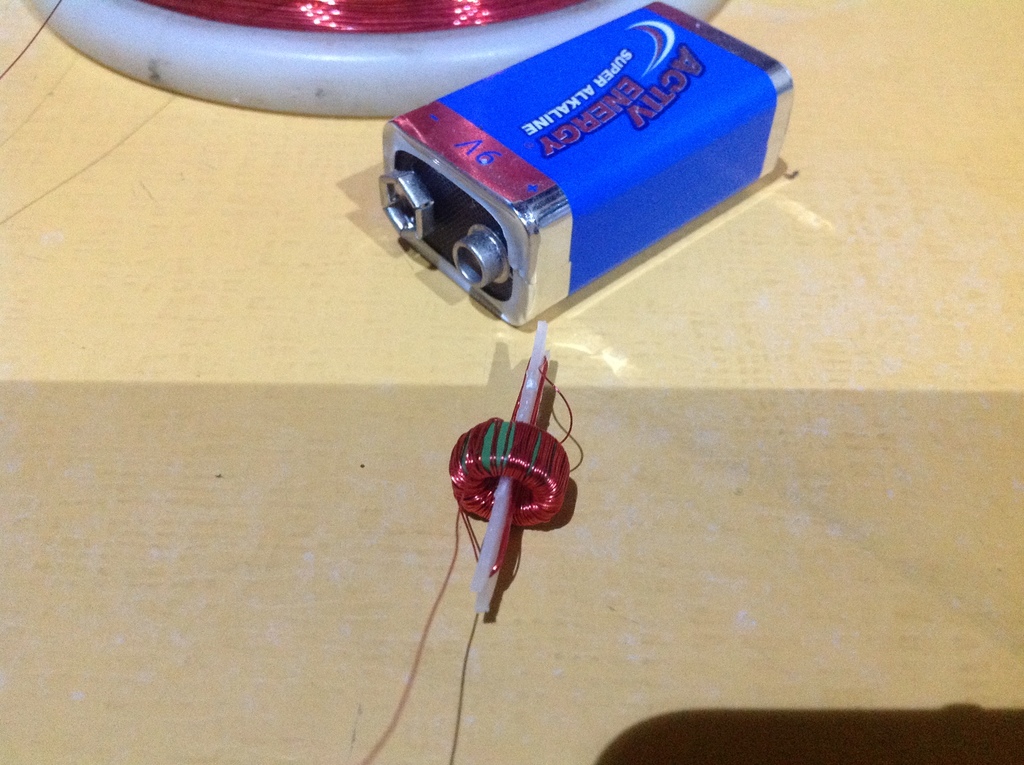 Simple toroid winding wire holder