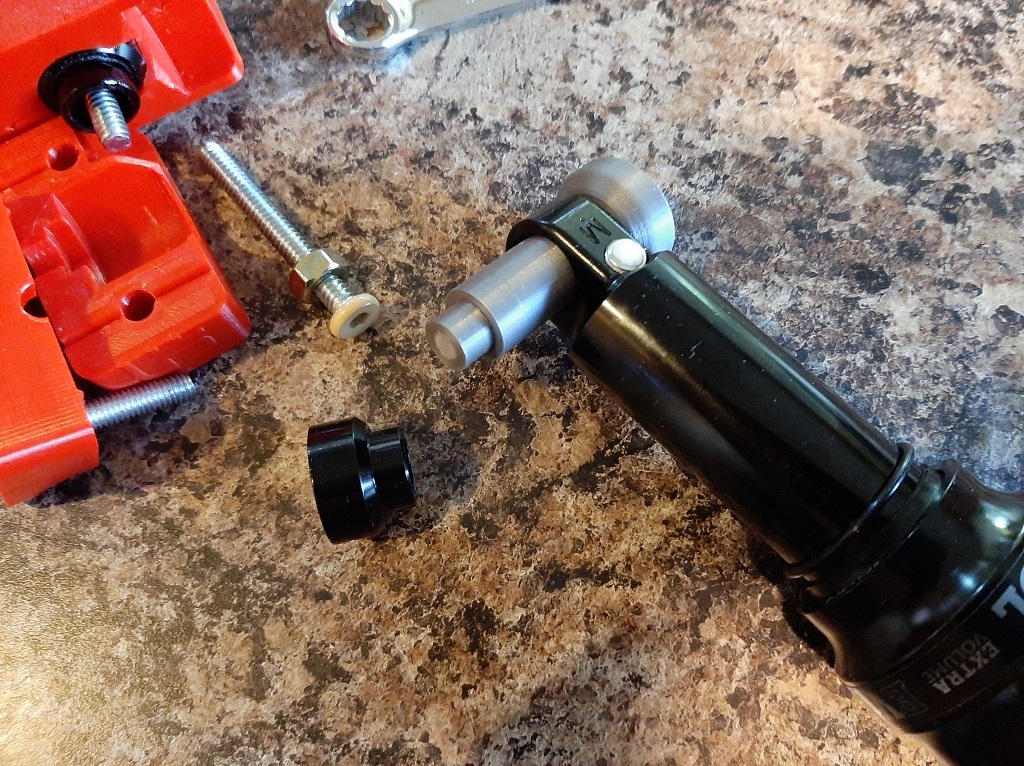 Bearing eyelet removal tool for Rocky Mountain Altitude / Instinct