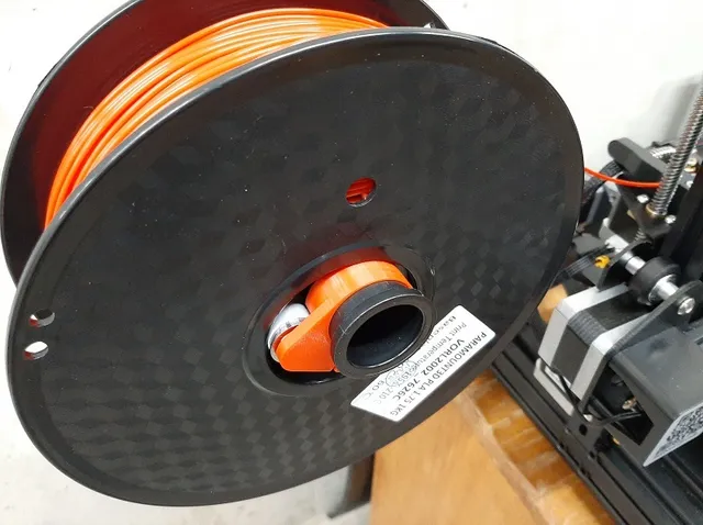 Filament spool roller