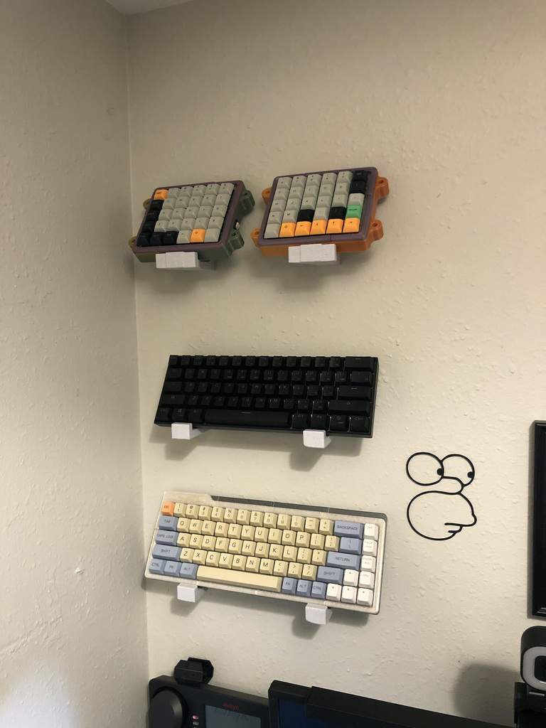Keyboard Wall Hanger by _bwprobably Download free STL model