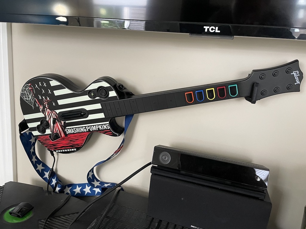 Horizontal Guitar Hero Wall Mount by perfuzion Download free STL